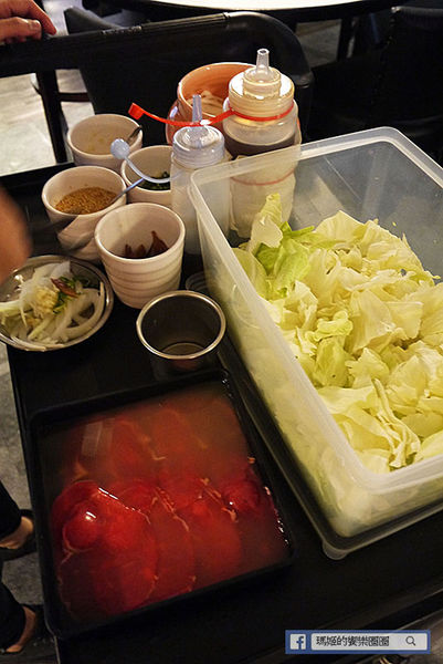 可利亞石頭火鍋:◆台北松山。捷運南京三民【可利亞石頭火鍋Koriya】酷聖石&哈根達斯冰淇淋吃到飽。松山區石頭火鍋。老字號重新開幕