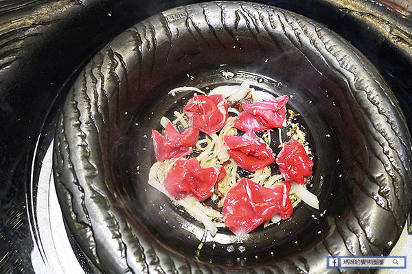 可利亞石頭火鍋:◆台北松山。捷運南京三民【可利亞石頭火鍋Koriya】酷聖石&哈根達斯冰淇淋吃到飽。松山區石頭火鍋。老字號重新開幕