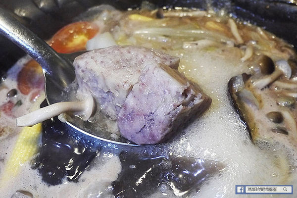 可利亞石頭火鍋:◆台北松山。捷運南京三民【可利亞石頭火鍋Koriya】酷聖石&哈根達斯冰淇淋吃到飽。松山區石頭火鍋。老字號重新開幕