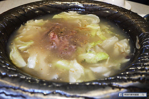 可利亞石頭火鍋:◆台北松山。捷運南京三民【可利亞石頭火鍋Koriya】酷聖石&哈根達斯冰淇淋吃到飽。松山區石頭火鍋。老字號重新開幕