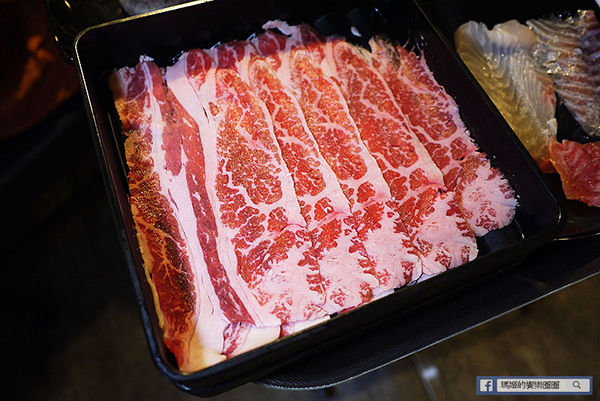 可利亞石頭火鍋:◆台北松山。捷運南京三民【可利亞石頭火鍋Koriya】酷聖石&哈根達斯冰淇淋吃到飽。松山區石頭火鍋。老字號重新開幕