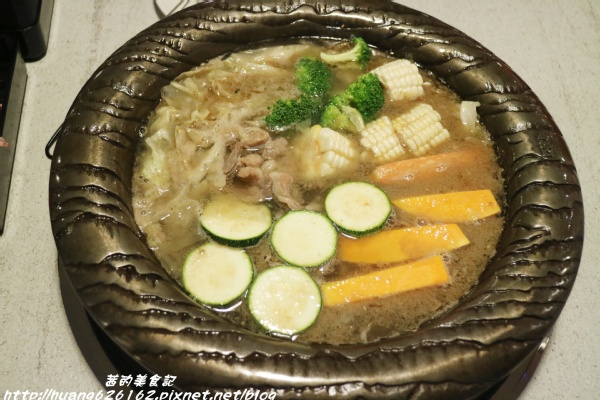 可利亞石頭火鍋:【台北松山區】再訪老字號『可利亞石頭火鍋』口味依然美味 松山區/石頭火鍋 /近捷運南京三民