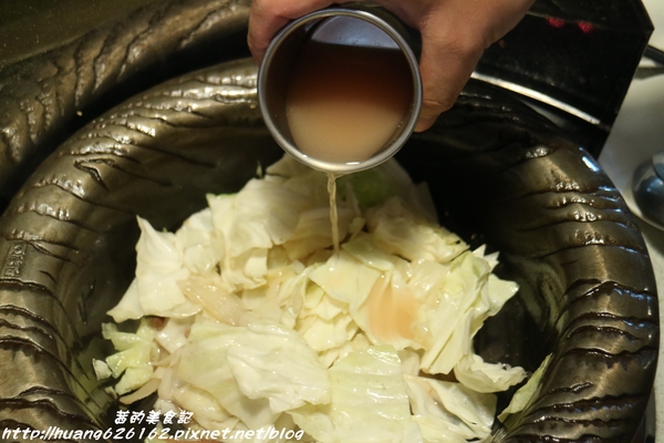 可利亞石頭火鍋:【台北松山區】再訪老字號『可利亞石頭火鍋』口味依然美味 松山區/石頭火鍋 /近捷運南京三民