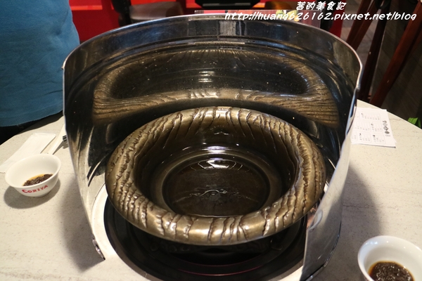 可利亞石頭火鍋:【台北松山區】再訪老字號『可利亞石頭火鍋』口味依然美味 松山區/石頭火鍋 /近捷運南京三民