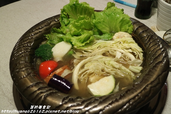 可利亞石頭火鍋:【台北松山區】再訪老字號『可利亞石頭火鍋』口味依然美味 松山區/石頭火鍋 /近捷運南京三民