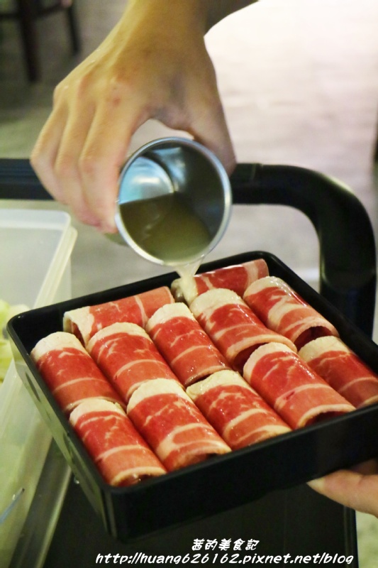 可利亞石頭火鍋:【台北松山區】再訪老字號『可利亞石頭火鍋』口味依然美味 松山區/石頭火鍋 /近捷運南京三民