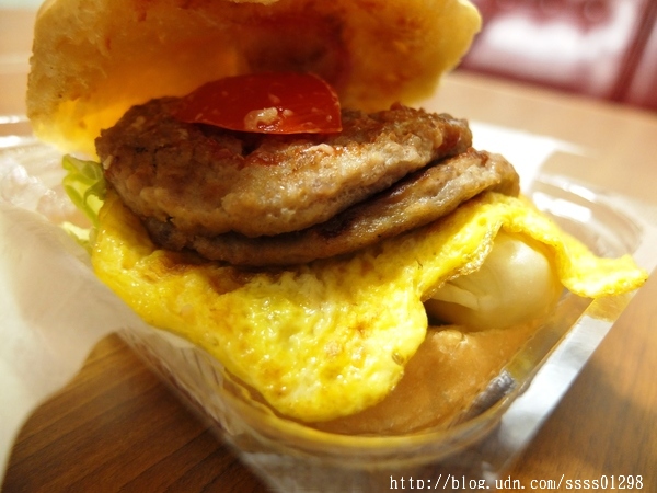 NO.28 DINNER CAR(28餐車)：【美食特搜。屏東市】NO.28 DINNER CAR(28餐車)。屏東28餐車飄香趴趴走 美式創意美食現點現做