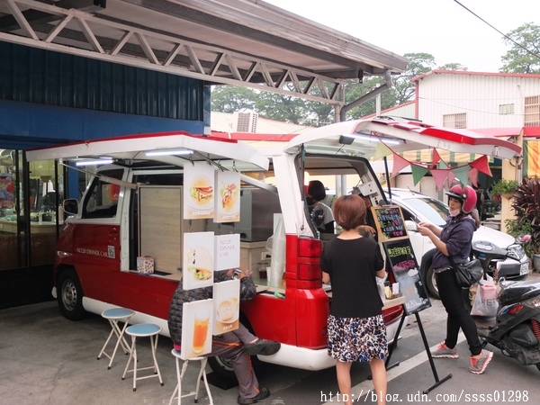 NO.28 DINNER CAR(28餐車)：【美食特搜。屏東市】NO.28 DINNER CAR(28餐車)。屏東28餐車飄香趴趴走 美式創意美食現點現做