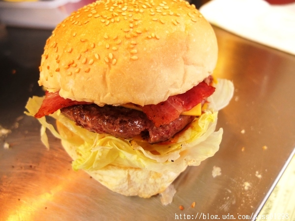 NO.28 DINNER CAR(28餐車)：【美食特搜。屏東市】NO.28 DINNER CAR(28餐車)。屏東28餐車飄香趴趴走 美式創意美食現點現做