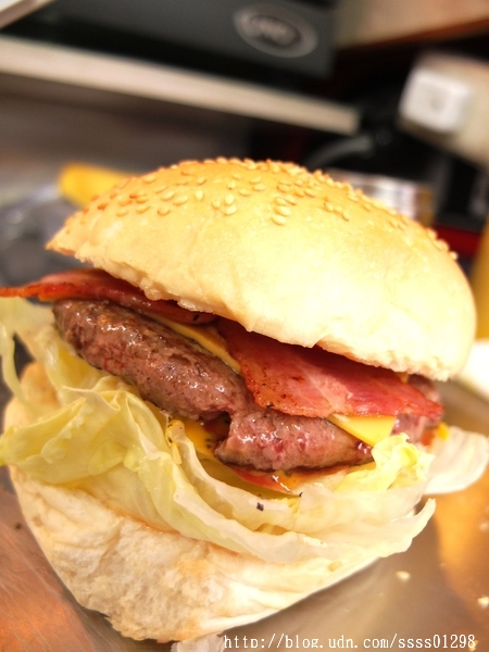 NO.28 DINNER CAR(28餐車)：【美食特搜。屏東市】NO.28 DINNER CAR(28餐車)。屏東28餐車飄香趴趴走 美式創意美食現點現做