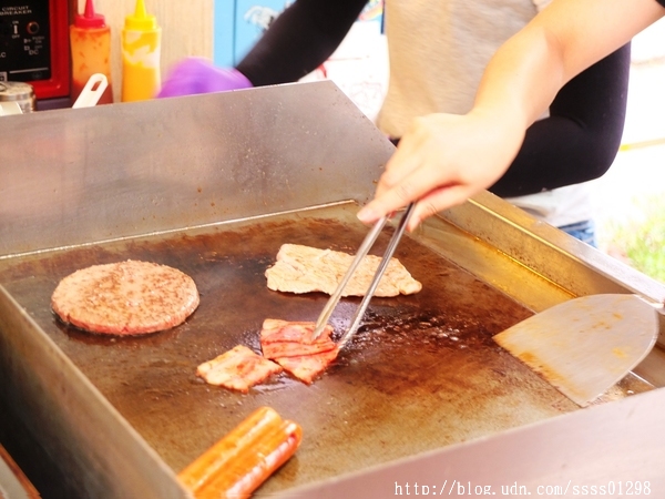 NO.28 DINNER CAR(28餐車)：【美食特搜。屏東市】NO.28 DINNER CAR(28餐車)。屏東28餐車飄香趴趴走 美式創意美食現點現做