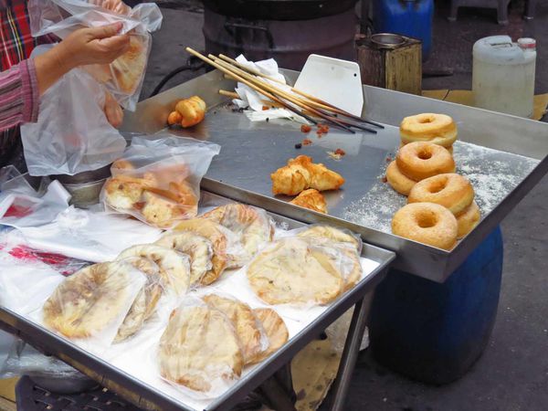 【三重美食】車路頭甜甜圈-三十年雙胞胎甜甜圈店-下午茶