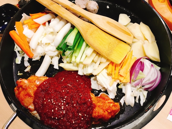 OMAYA春川炒雞(新店店):(新北。新店區美食) 『Omaya春川炒雞-新店店』急速蔓延!!韓國炒雞來也~