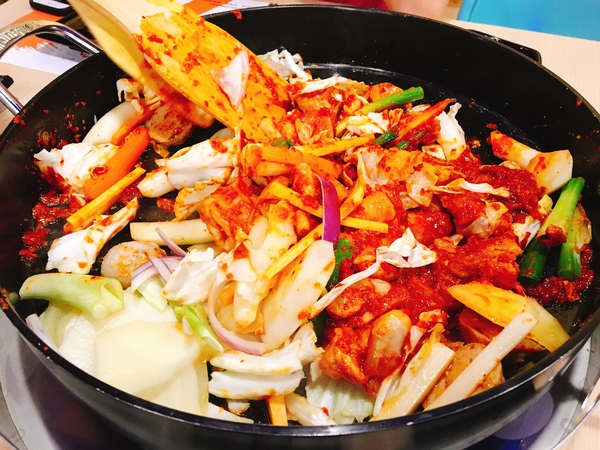 OMAYA春川炒雞(新店店):(新北。新店區美食) 『Omaya春川炒雞-新店店』急速蔓延!!韓國炒雞來也~