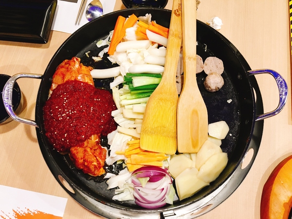 OMAYA春川炒雞(新店店):(新北。新店區美食) 『Omaya春川炒雞-新店店』急速蔓延!!韓國炒雞來也~