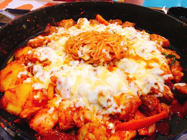 OMAYA春川炒雞(新店店):(新北。新店區美食) 『Omaya春川炒雞-新店店』急速蔓延!!韓國炒雞來也~