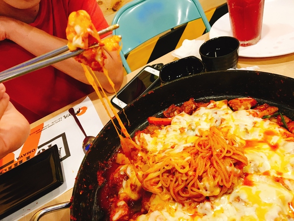 OMAYA春川炒雞(新店店):(新北。新店區美食) 『Omaya春川炒雞-新店店』急速蔓延!!韓國炒雞來也~