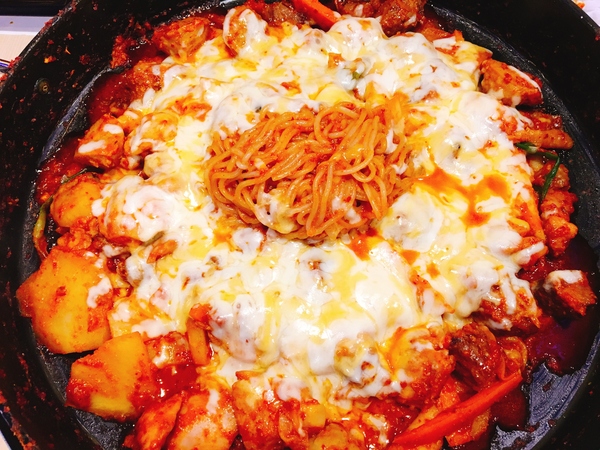 OMAYA春川炒雞(新店店):(新北。新店區美食) 『Omaya春川炒雞-新店店』急速蔓延!!韓國炒雞來也~