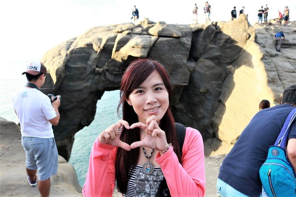 象鼻岩 深澳岬角：【新北市景點】欣賞台灣北海岸的自然景觀象鼻岩~石化的大象、坑坑巴巴的蕈狀岩、還有番仔澳酋長岩