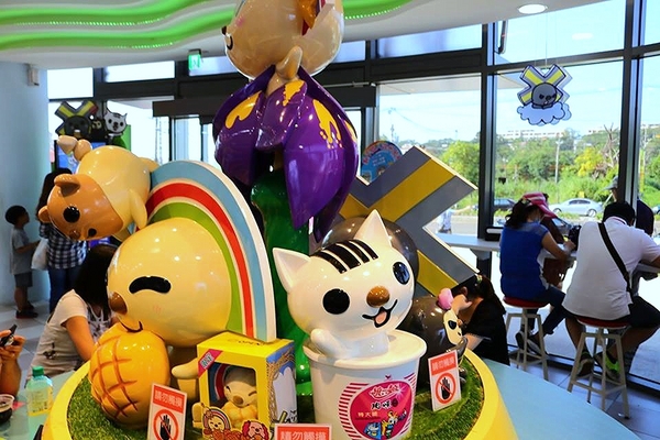 7-11 統一觀光工廠(新竹湖口旗艦店)：【新竹景點】7-11湖口廠門市旗艦店~要尖叫啦~敲可愛OPEN小醬家族派對超級歡樂粉嫩繽紛