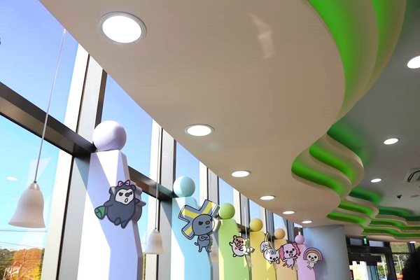 7-11 統一觀光工廠(新竹湖口旗艦店)：【新竹景點】7-11湖口廠門市旗艦店~要尖叫啦~敲可愛OPEN小醬家族派對超級歡樂粉嫩繽紛