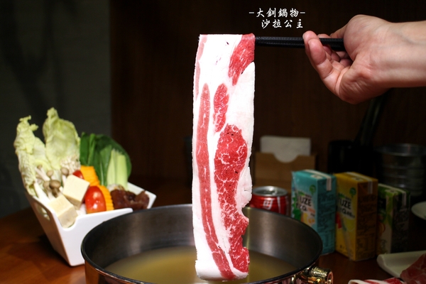 大釧鍋物：放開那隻龍蝦『大釧鍋物』頂級涮涮鍋/捷運南京復興火鍋