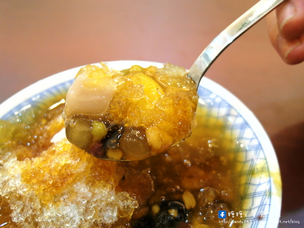 金華61(台中美村店):〖台中│美食〗金華61 ❤ 來自屏東車城的綠豆蒜,堅持百年老店優良傳承,顆顆綠豆秉承古法熬煉,完全手工製作,讓人一吃就上癮!!