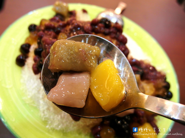 金華61(台中美村店):〖台中│美食〗金華61 ❤ 來自屏東車城的綠豆蒜,堅持百年老店優良傳承,顆顆綠豆秉承古法熬煉,完全手工製作,讓人一吃就上癮!!