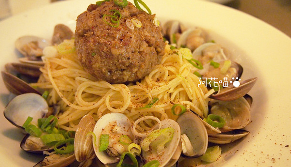 銅鈴美食坊 Tone Bistro：【大安│異國料理】好吃到真的會吮指的椒麻雞翅『銅鈴美食坊 Tone Bistro』