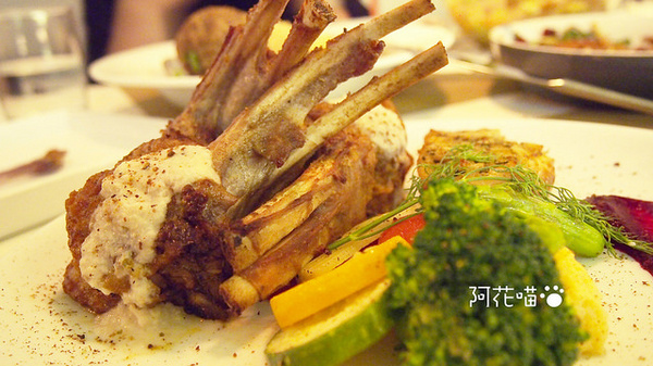 銅鈴美食坊 Tone Bistro：【大安│異國料理】好吃到真的會吮指的椒麻雞翅『銅鈴美食坊 Tone Bistro』