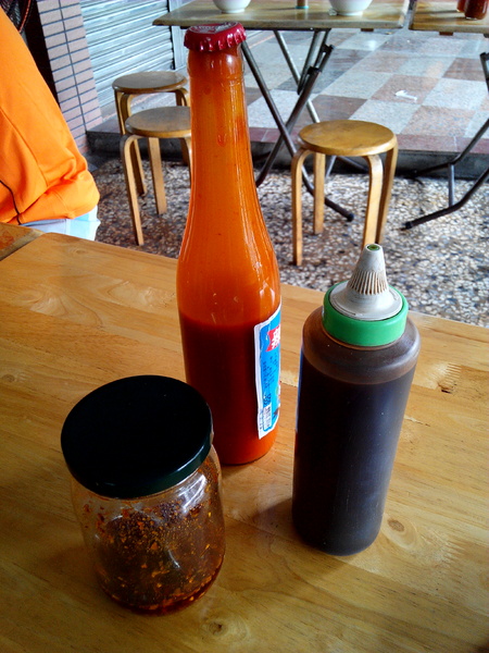 村伯菜粽：【臺南Ω麻豆區】村伯菜粽。葷素者都極力推薦，平實價格又美味的早餐，也可宅配喔！