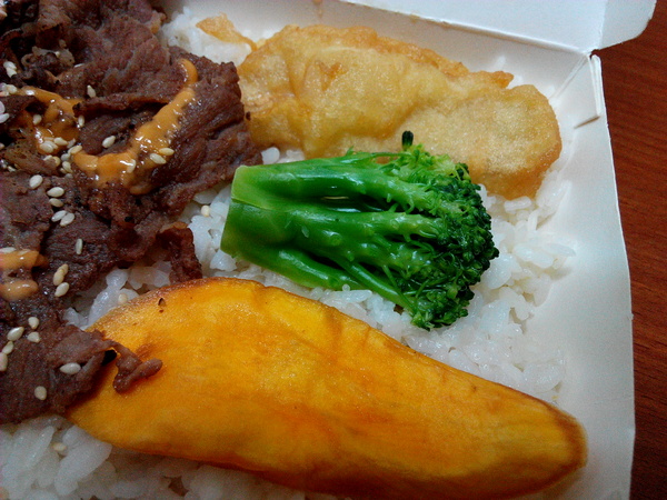 老外的壽司:【臺南Ω麻豆區】老外的壽司。只限外帶,晚來就吃不到的平價午、晚餐好選擇