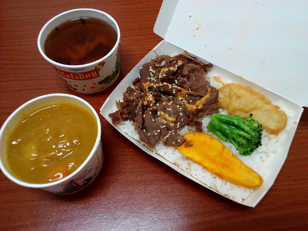 老外的壽司:【臺南Ω麻豆區】老外的壽司。只限外帶,晚來就吃不到的平價午、晚餐好選擇