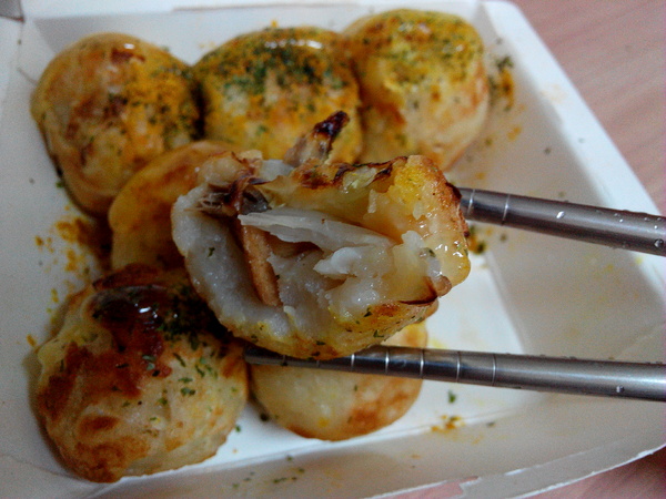 麻豆素食章魚燒:【臺南Ω麻豆區】麻豆素食章魚燒。CP值頗高的熱呼呼素食小點心