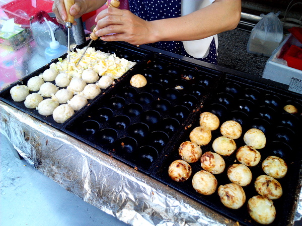 麻豆素食章魚燒:【臺南Ω麻豆區】麻豆素食章魚燒。CP值頗高的熱呼呼素食小點心