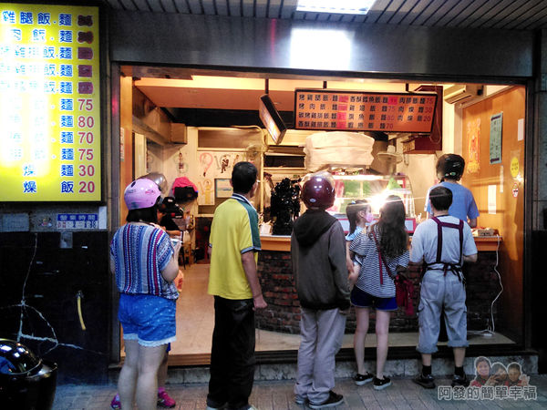 巷仔口烤肉02-排隊人潮