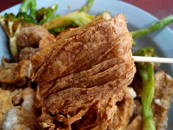 健康素食坊鹹酥G:【臺南Ω麻豆區】健康素食坊鹹酥G。不油爽口少負擔的素食炸物