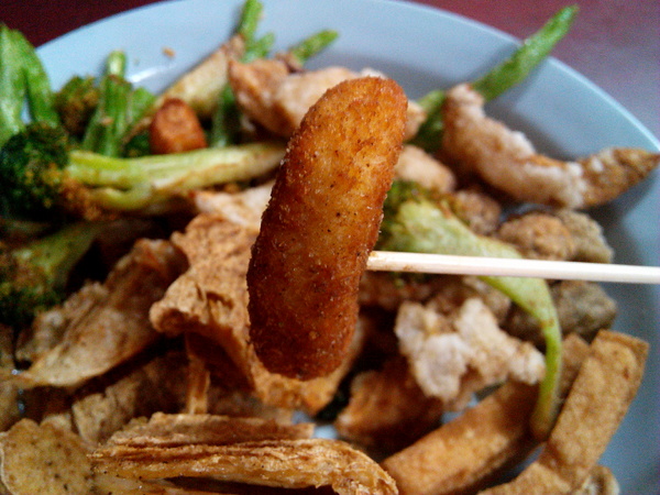 健康素食坊鹹酥G:【臺南Ω麻豆區】健康素食坊鹹酥G。不油爽口少負擔的素食炸物