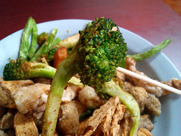 健康素食坊鹹酥G:【臺南Ω麻豆區】健康素食坊鹹酥G。不油爽口少負擔的素食炸物