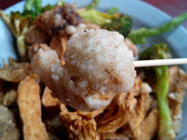 健康素食坊鹹酥G:【臺南Ω麻豆區】健康素食坊鹹酥G。不油爽口少負擔的素食炸物