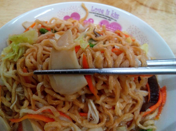 13號素食：【臺南Ω麻豆區】１３號素食。炒意麵配料豐富ＣＰ值高