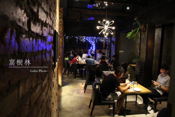 窩樹林：【台南】有靈魂的老房子！●窩樹林Hide Forst●早午餐&晚餐宵夜總相宜！也適合多人聚餐哦