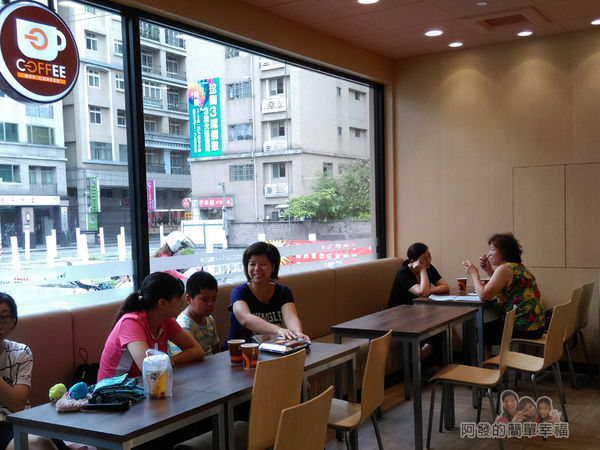 全聯全興店31-自助咖啡區-用餐區