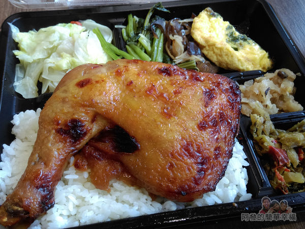 全聯全興店33-烤密汁骨腿便當