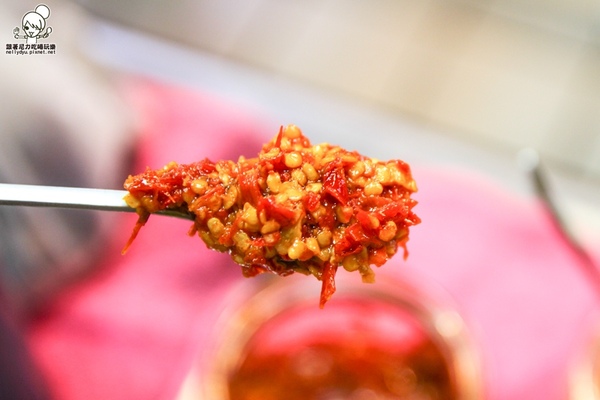 紅茶臭豆腐(高雄總店):吃-楠梓。獨特紅茶臭豆腐人氣排隊美食,好吃酥脆搭配獨家泡菜抄好吃(逢甲人氣小吃)