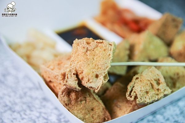 紅茶臭豆腐(高雄總店):吃-楠梓。獨特紅茶臭豆腐人氣排隊美食,好吃酥脆搭配獨家泡菜抄好吃(逢甲人氣小吃)