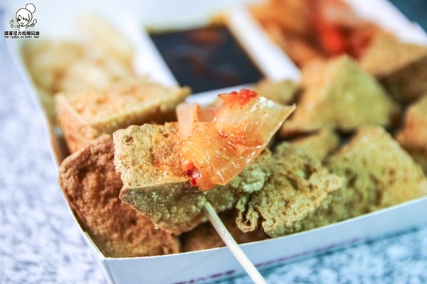 紅茶臭豆腐(高雄總店):吃-楠梓。獨特紅茶臭豆腐人氣排隊美食,好吃酥脆搭配獨家泡菜抄好吃(逢甲人氣小吃)