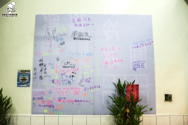 紅茶臭豆腐(高雄總店):吃-楠梓。獨特紅茶臭豆腐人氣排隊美食,好吃酥脆搭配獨家泡菜抄好吃(逢甲人氣小吃)