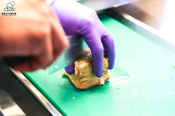 紅茶臭豆腐(高雄總店):吃-楠梓。獨特紅茶臭豆腐人氣排隊美食,好吃酥脆搭配獨家泡菜抄好吃(逢甲人氣小吃)