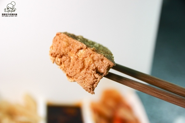 紅茶臭豆腐(高雄總店):吃-楠梓。獨特紅茶臭豆腐人氣排隊美食,好吃酥脆搭配獨家泡菜抄好吃(逢甲人氣小吃)